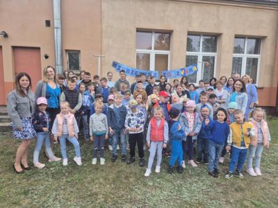 Społeczność naszej szkoły podczas Niebieskich Igrzysk