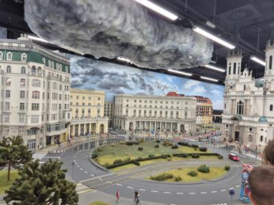 Warszawa przed burzą