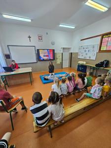 Uczniowie naszej szkoły podczas zajęć z pierwszej pomocy 