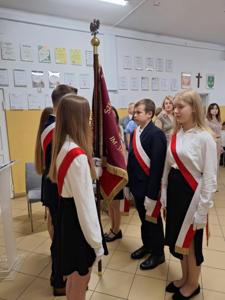 Uczniowie naszej szkoły podczas przekazania sztandaru