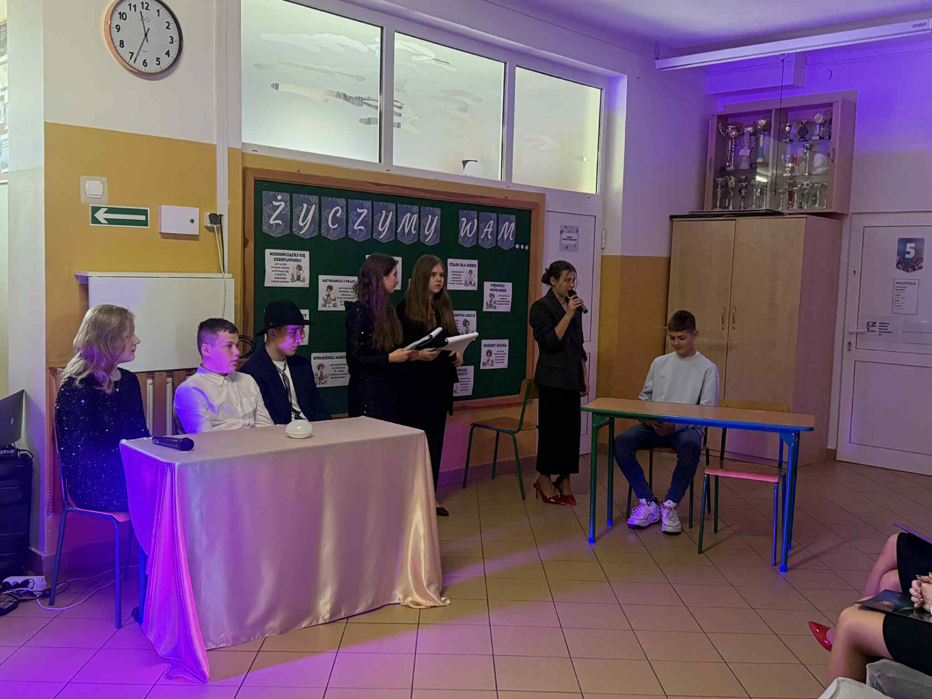 Uczniowie podczas występu