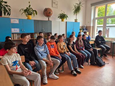 Uczniowie kl. VI-VIII podczas spotkania informacyjnego dotyczącego Młodzieżowej Rady Gminy