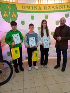 Laureaci konkursu z panem Wójtem