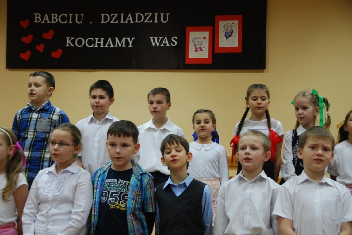 Szkoła Podstawowa Im Jana Kochanowskiego Szkoła Podstawowa im. Jana Kochanowskiego w Łaszczówce - Dzień Babci i