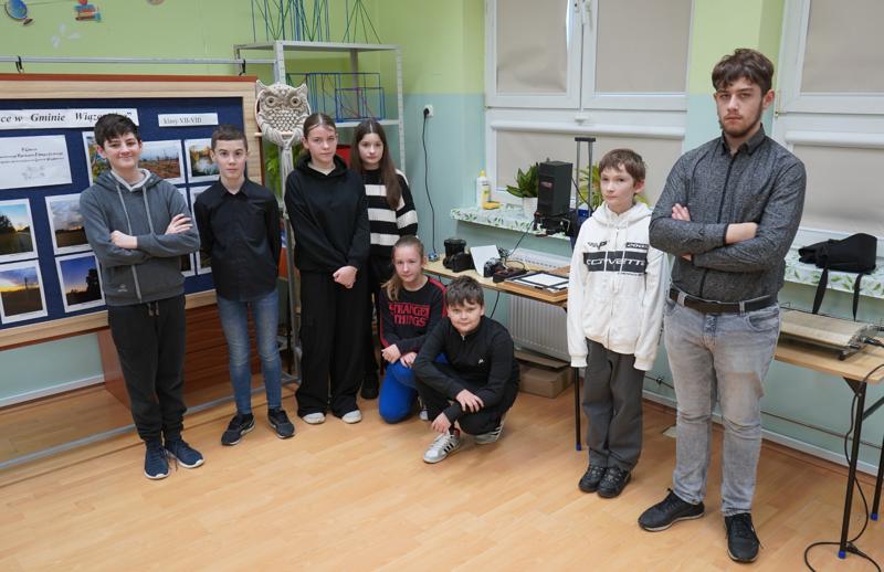 Laureaci konkursu po mini warsztatach z fotografii analogowej.