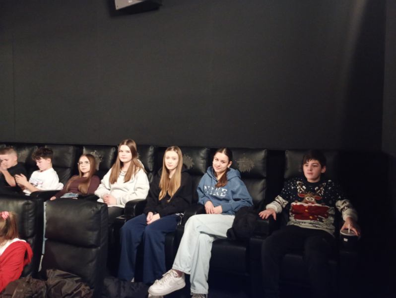 Wyjście wolontariuszy do kina.