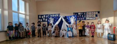 Przedszkolaki w trakcie występu.