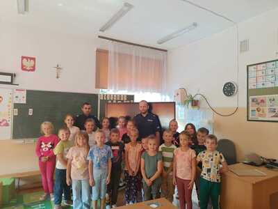 Uczniowie z Policją