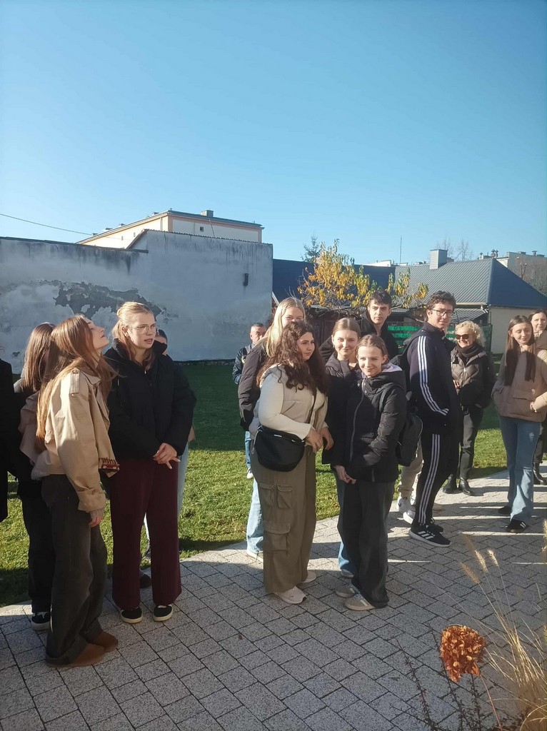 Tutaj powinien być opis obrazka