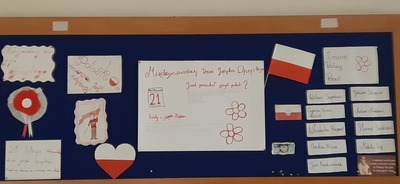 Tablica okolicznościowa z okazji Międzynarodowego Dnia Języka Ojczystego.