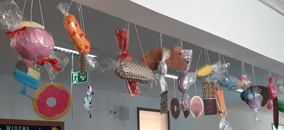 Dekoracja okolicznościowa z okazji Dnia Piekarza i Cukiernika.