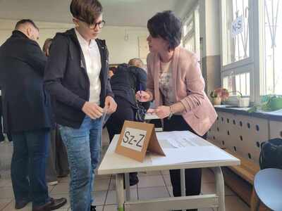 Uczeń odpowiadający na pytania konkursowe.
