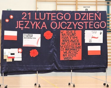 Tablica promująca wydarzenie w szkole