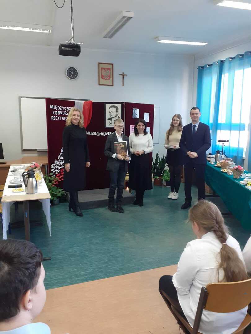 Tutaj powinien być opis obrazka