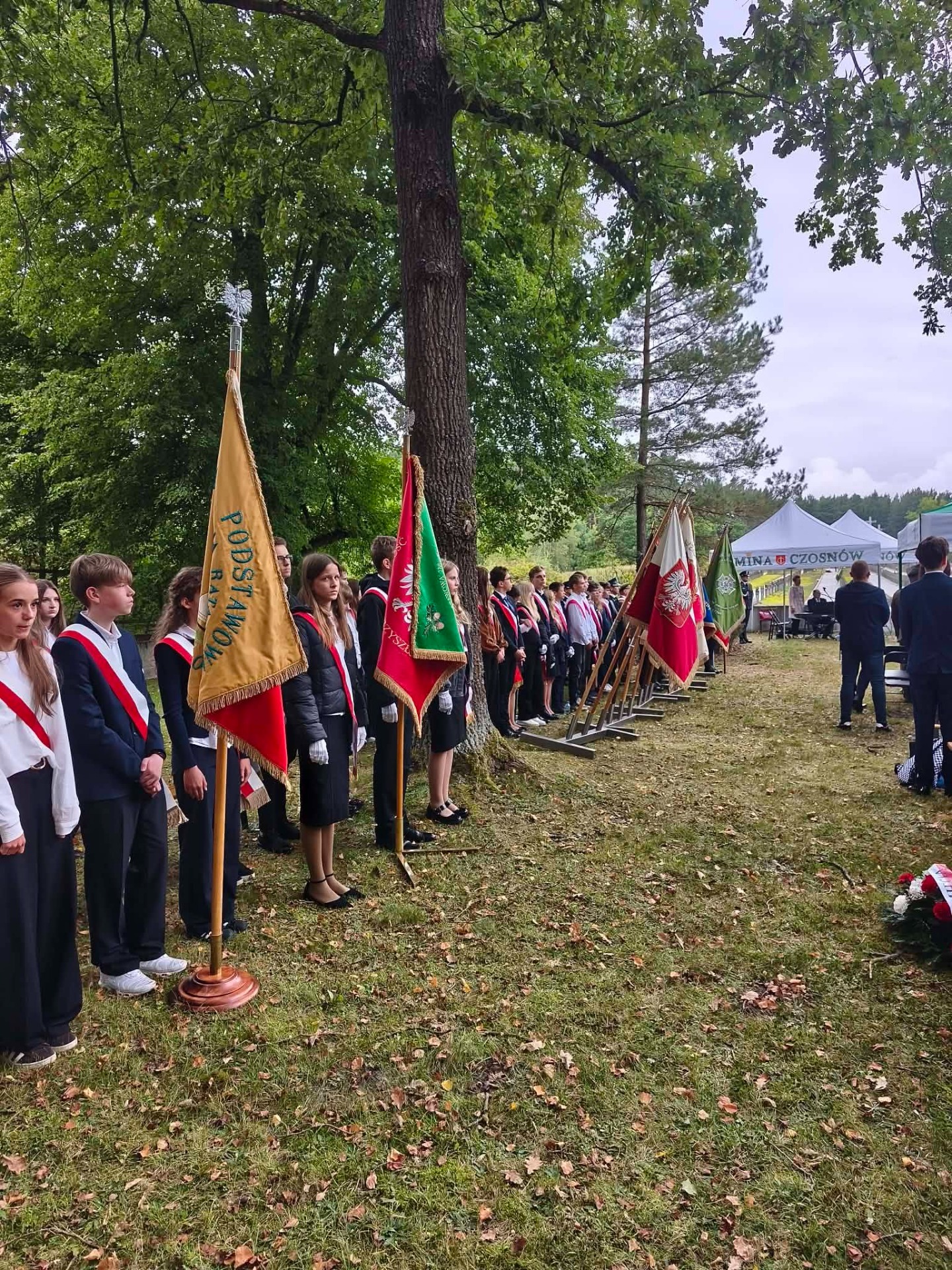 Uczniowie SP w Małocicach na uroczystościach patriotycznych w Palmirach