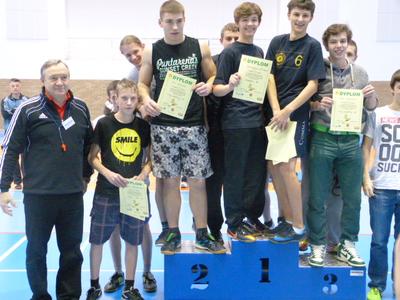 Dekoracja - sztafeta 4x300m chłopców