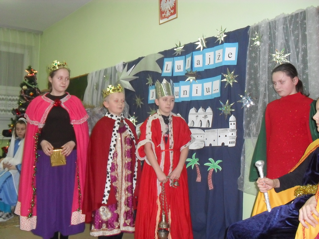 Jaseła 2011. Trzej Królowie: Aleksandra Siwiak, Filip Juza i Mateusz Kuta.