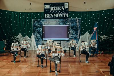 Występ taneczny chłopców