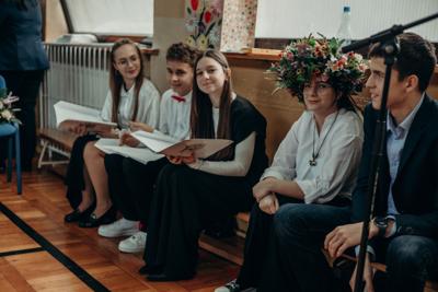 Uczniowie prowadzący i występujący