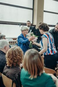 Kwiaty dla Pani Dyrektor Urszuli Pszonickiej