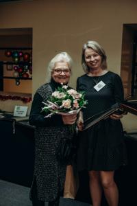 Kwiaty dla Pani Dyrektor Bogumiły Julczyńskiej