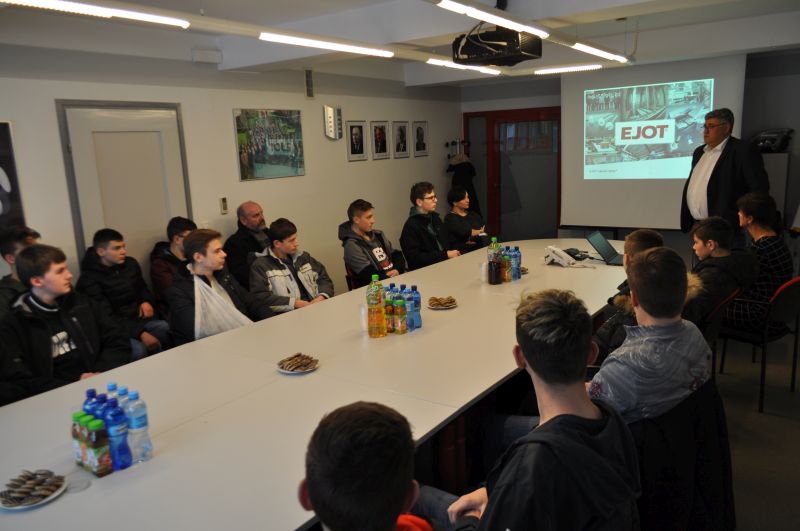 Tutaj powinien być opis obrazka