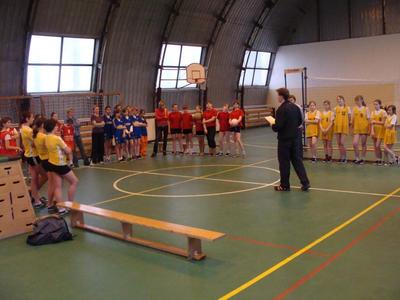 Mini piłka siatkowa dziewcząt. Kwiecień 2011.