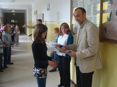 Wręczenie nagród za ws konkurs polonistyczny. maj 2011.