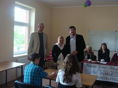 Wręczenie nagród uczestnikom konkursu historycznego. maj 2011.