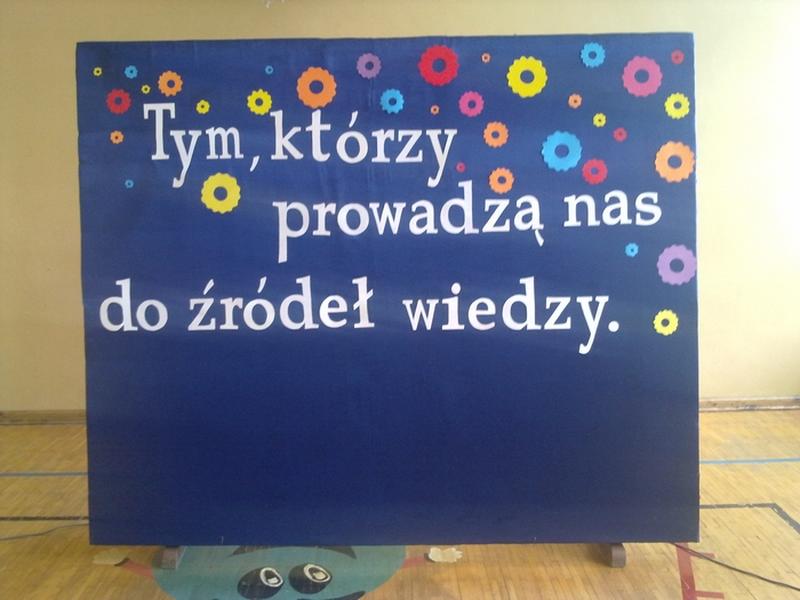 PANI JOLANTA MAZUREK ORAZ UCZNIOWIE KLAS 2-6 PRZYGOTOWALI PRZEPIĘKNĄ AKADEMIĘ Z OKAZJI DNIA EDUKACJI NARODOWEJ. 