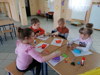Prace plastyczne "Dbamy o nasze kwiatki w ogródku"