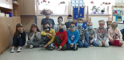 Uczniowie klas I-III biorący udział w akcji.