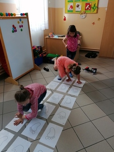 Orientacja w schemacie ciała. Zabawa ruchowa.