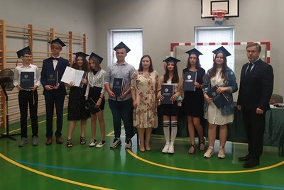 Absolwenci Szkoły Podstawowej w Siedliskach