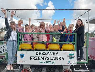 Uczniowie i nauczyciele SP Siedliska