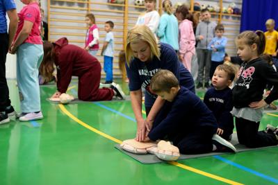 Uczniowie bili rekord w jednoczesnej resuscytacji krążeniowo-oddechowej