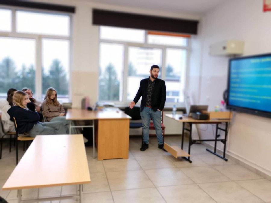 Tutaj powinien być opis