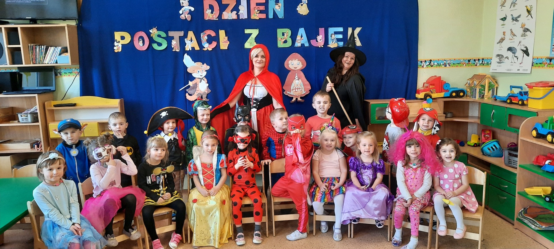 dzien_postaci_z_bajek_biedronkijpg [4000x1800]