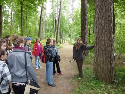 W sobotę klasa I i II gimnazjum wyjechała na wycieczkę do Arboretum. Towarzystwa dotrzymali nam ucz
