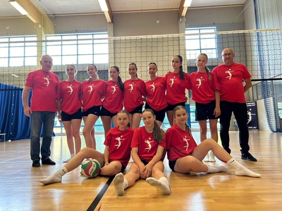 Drużyna siatkarek SP2 Włoszczowa, 8 miejsce w Ogólnopolskich Igrzyskach Młodzieży Szkolnej.