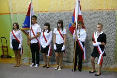 Poczet sztandarowy SP i Gimnazjum