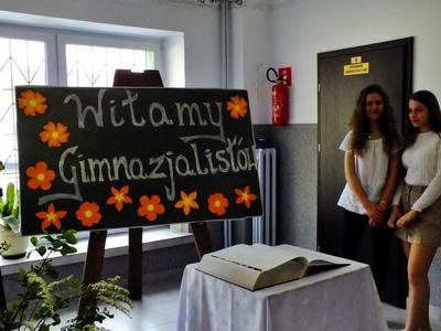 Powitanie gimnazjalistów