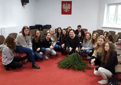 Uczniowie klasy 1 RR z panią Małgorzatą Żdanowską