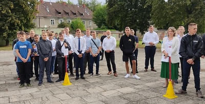 uczniowie klas pierwszych