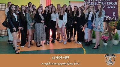 Klasa 4RP z wychowawczynią Ewą Goś