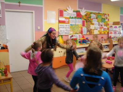 Wesoła zabawa przy muzyce