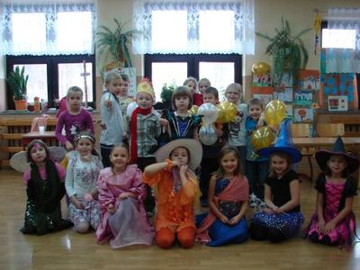 Dzieci w pięknych strojach