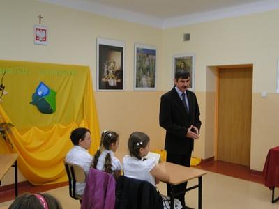 Pan Dyrektor dokonuje uroczystego otwarcia konkursu