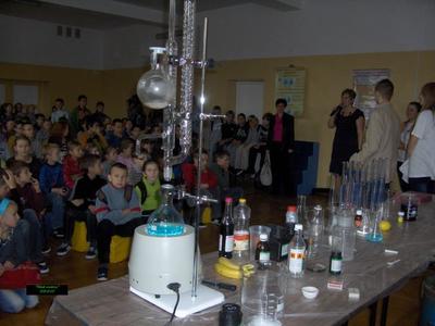 Pani Dyrektor wita wszystkie dzieci, studentów i nauczycieli.