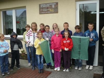 Tak jak co roku we wrześniu uczniowie naszej szkoły wyruszyli Sprzątać świat. Tradycyjnie klasy młod